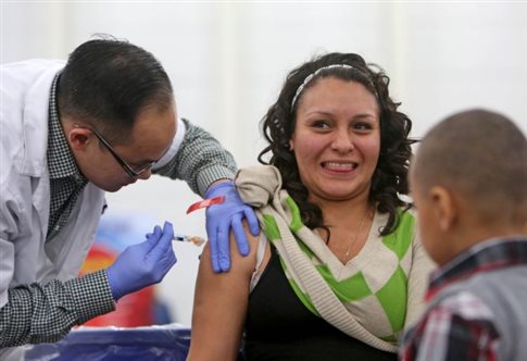 Όχι, το εμβόλιο της γρίπης δεν προκαλεί γρίπη (Φωτογραφία: Associated Press )